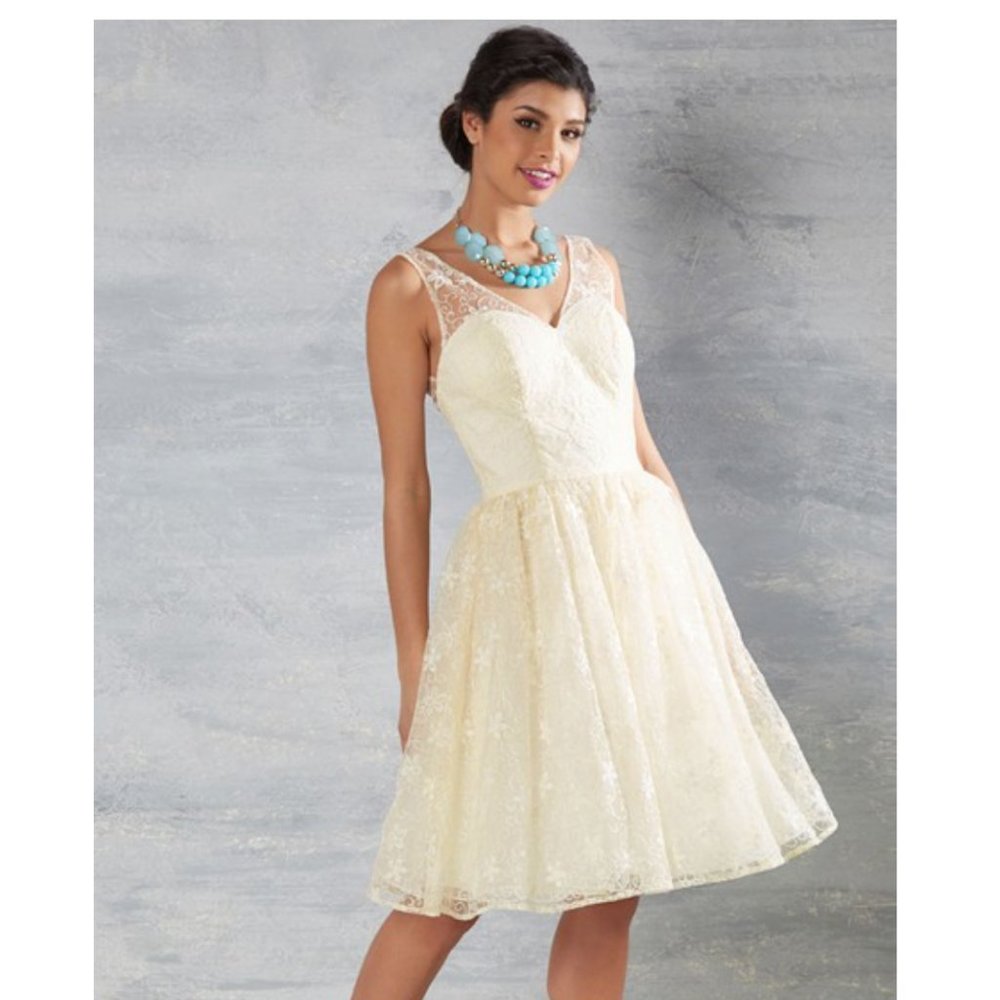NWT Chi Chi London Knee-length Wedding Dress